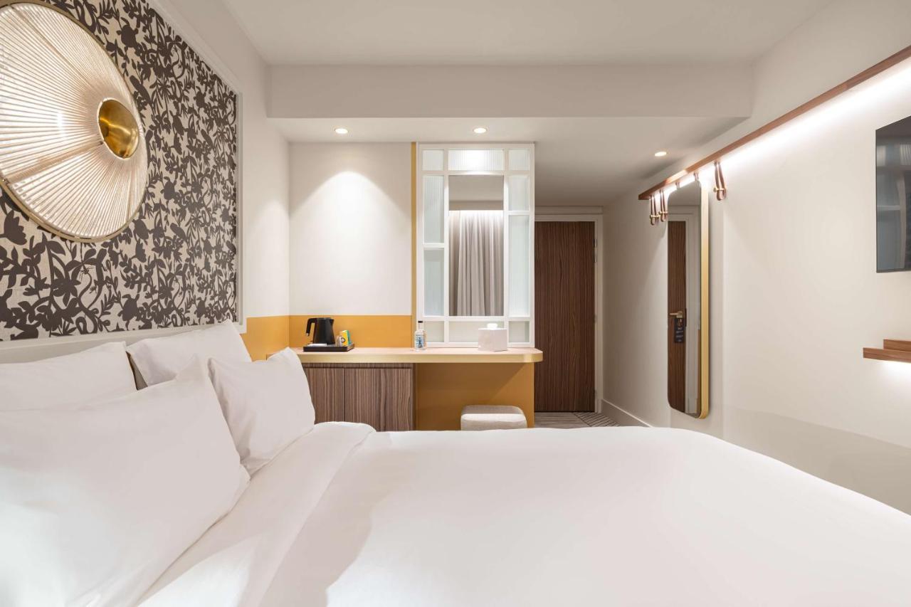 Hotel Yac Paris Clichy, A Member Of Radisson Individuals Ngoại thất bức ảnh
