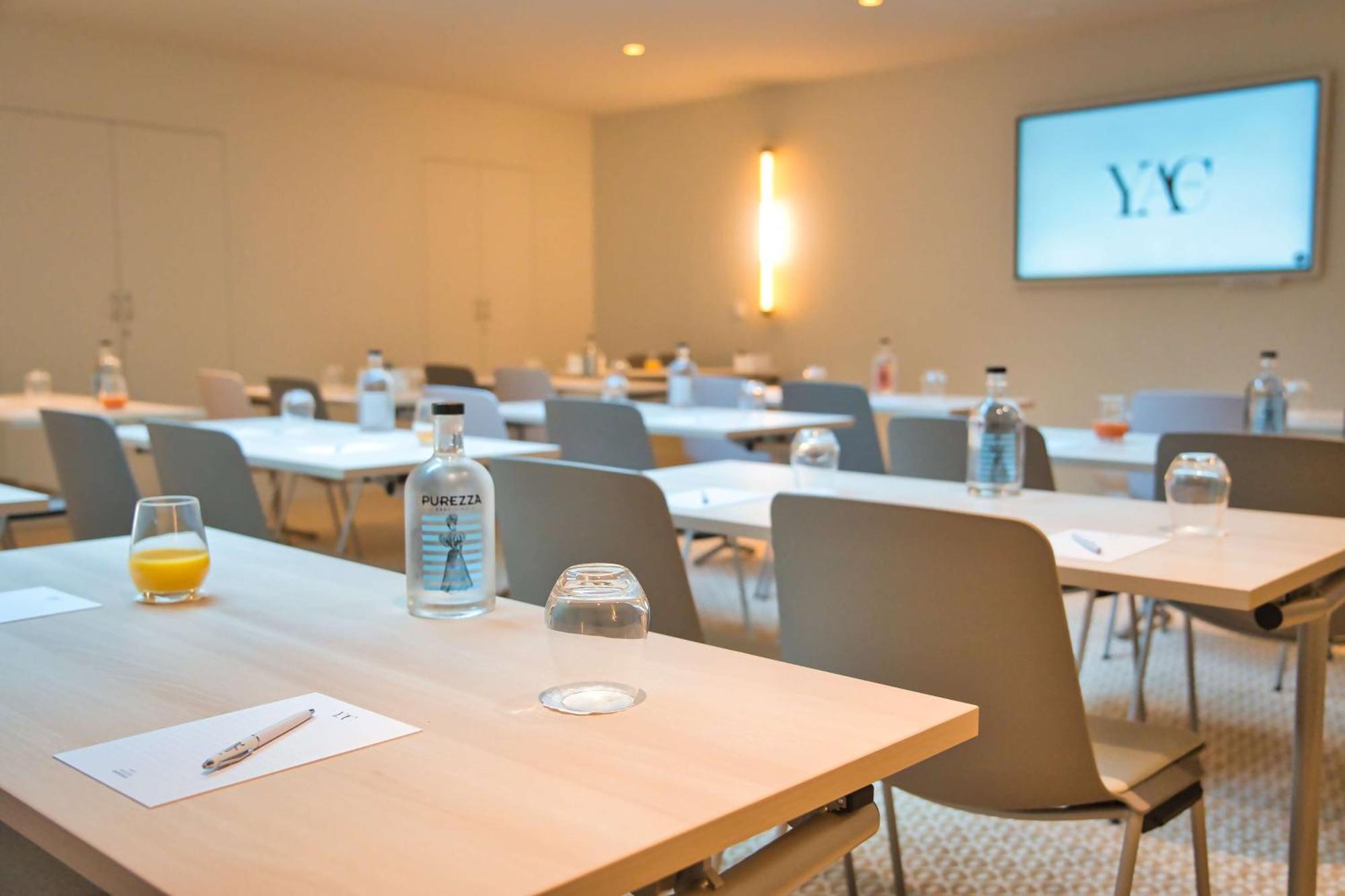 Hotel Yac Paris Clichy, A Member Of Radisson Individuals Ngoại thất bức ảnh