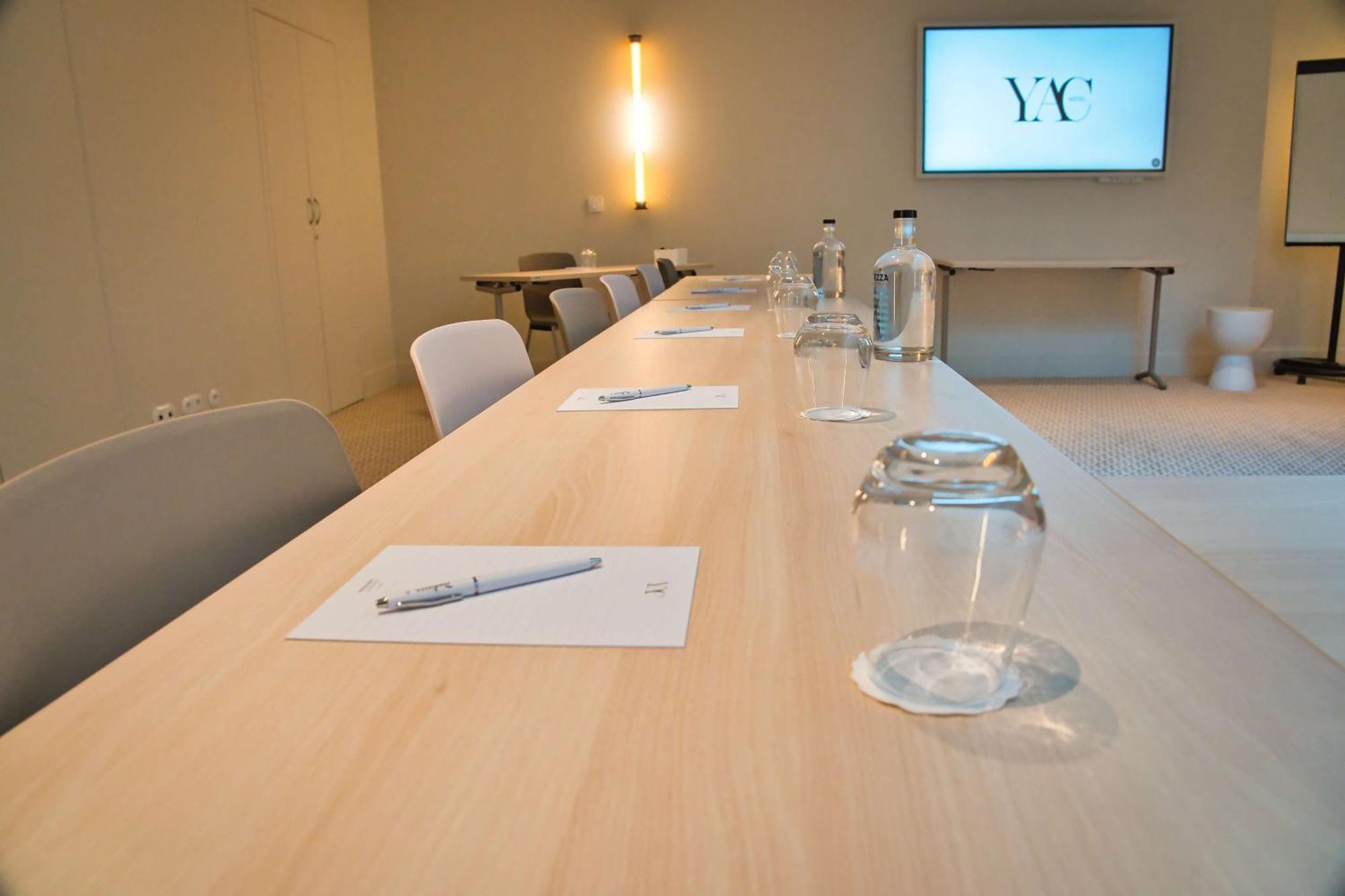 Hotel Yac Paris Clichy, A Member Of Radisson Individuals Ngoại thất bức ảnh