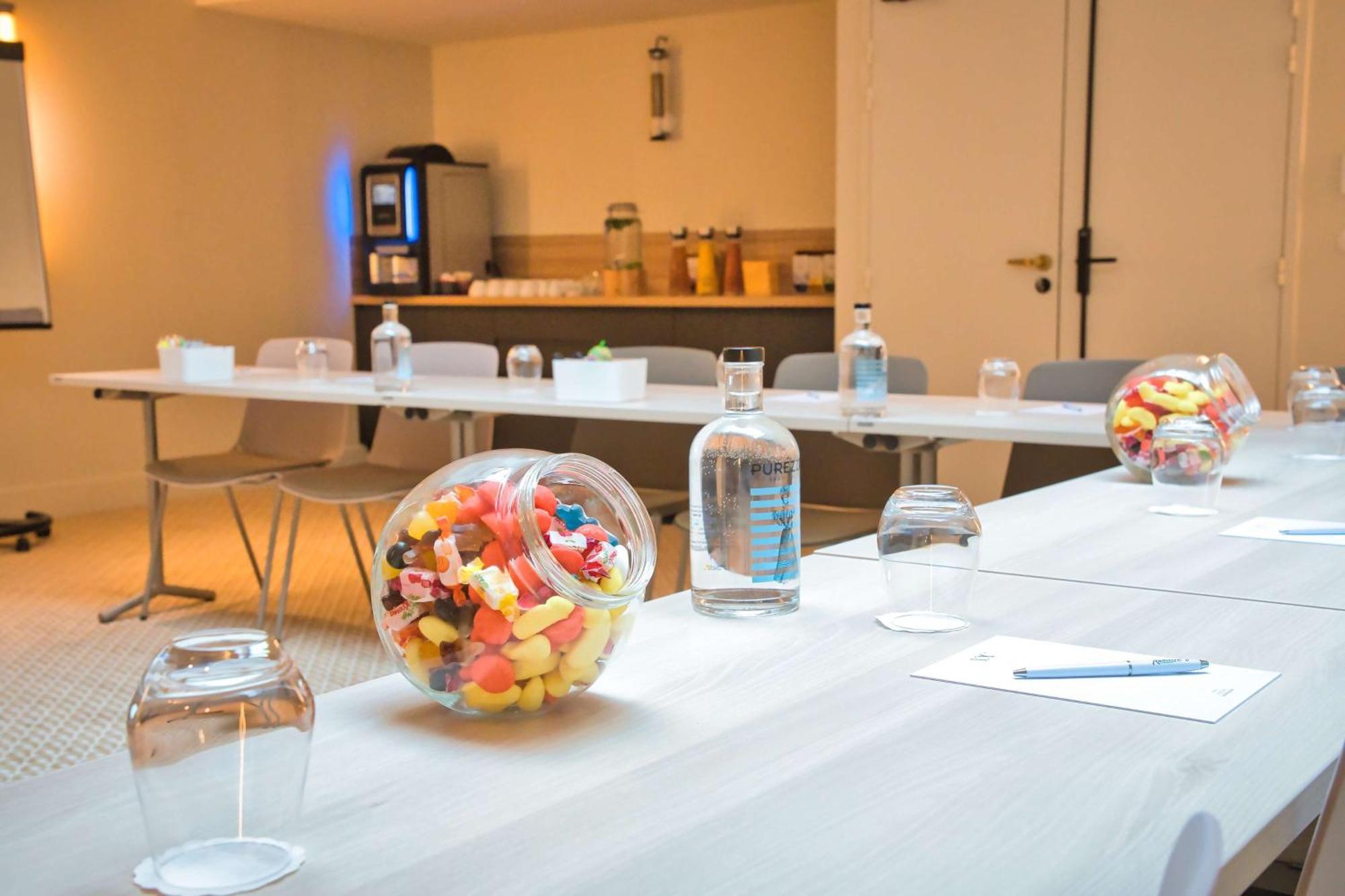 Hotel Yac Paris Clichy, A Member Of Radisson Individuals Ngoại thất bức ảnh