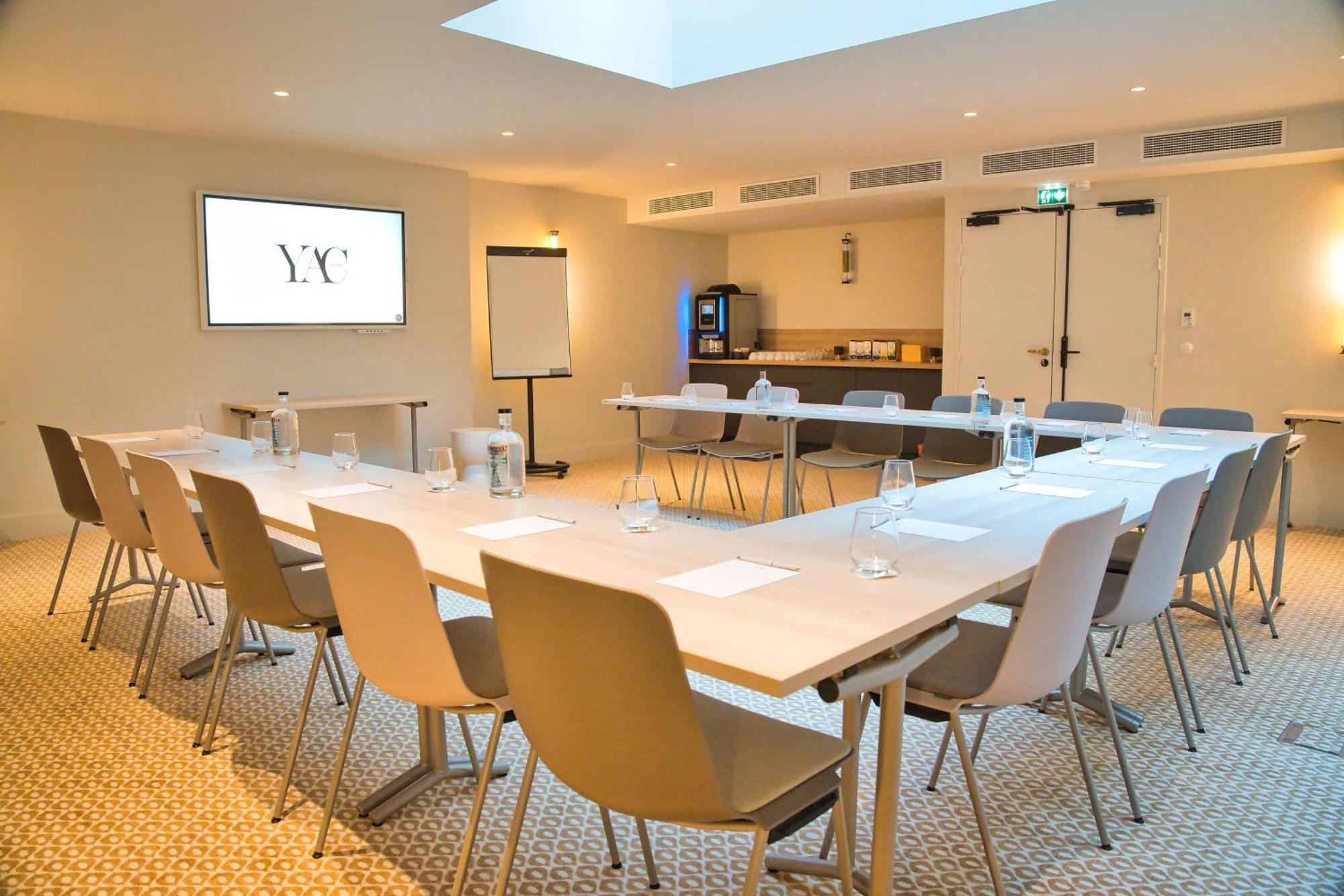 Hotel Yac Paris Clichy, A Member Of Radisson Individuals Ngoại thất bức ảnh