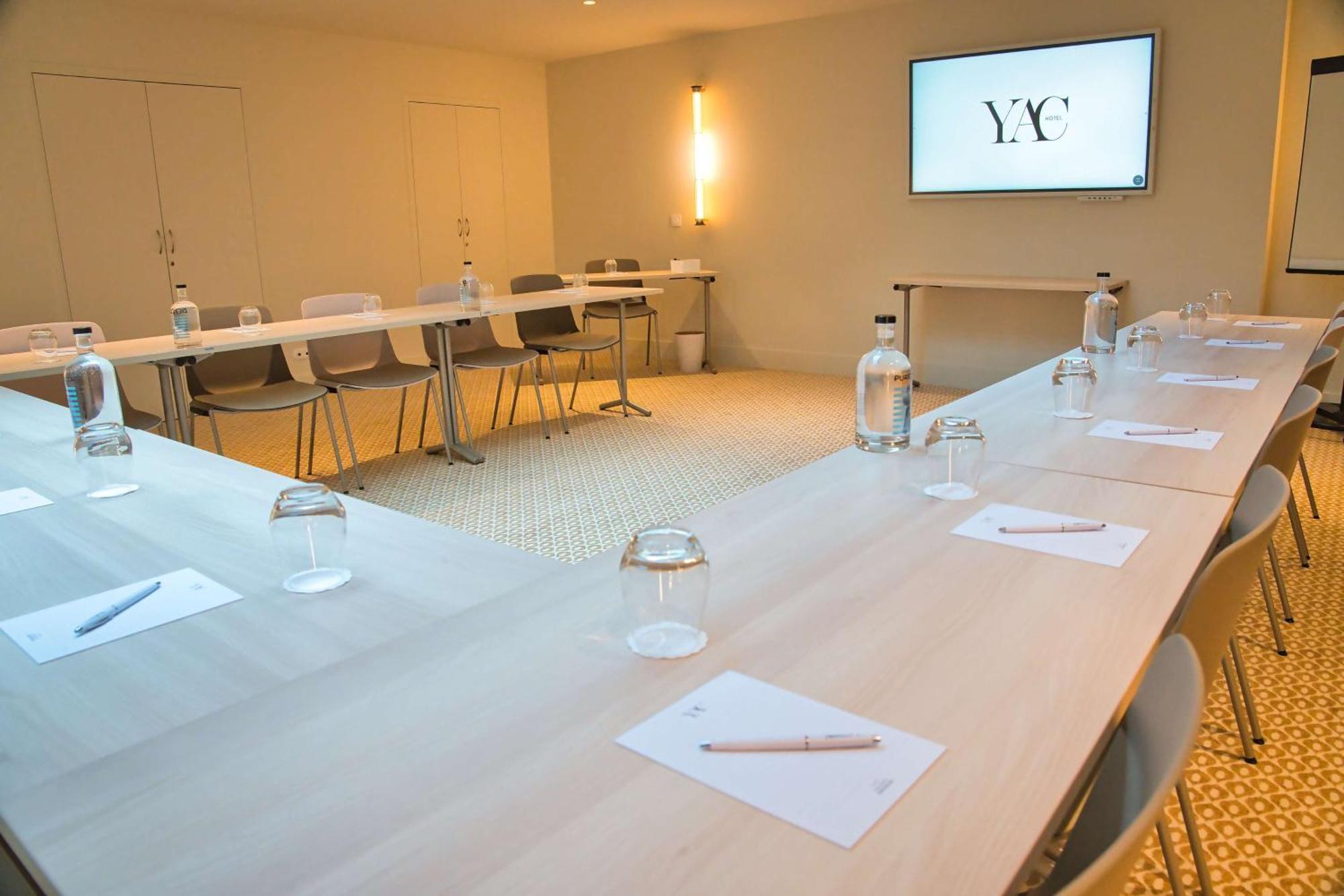 Hotel Yac Paris Clichy, A Member Of Radisson Individuals Ngoại thất bức ảnh