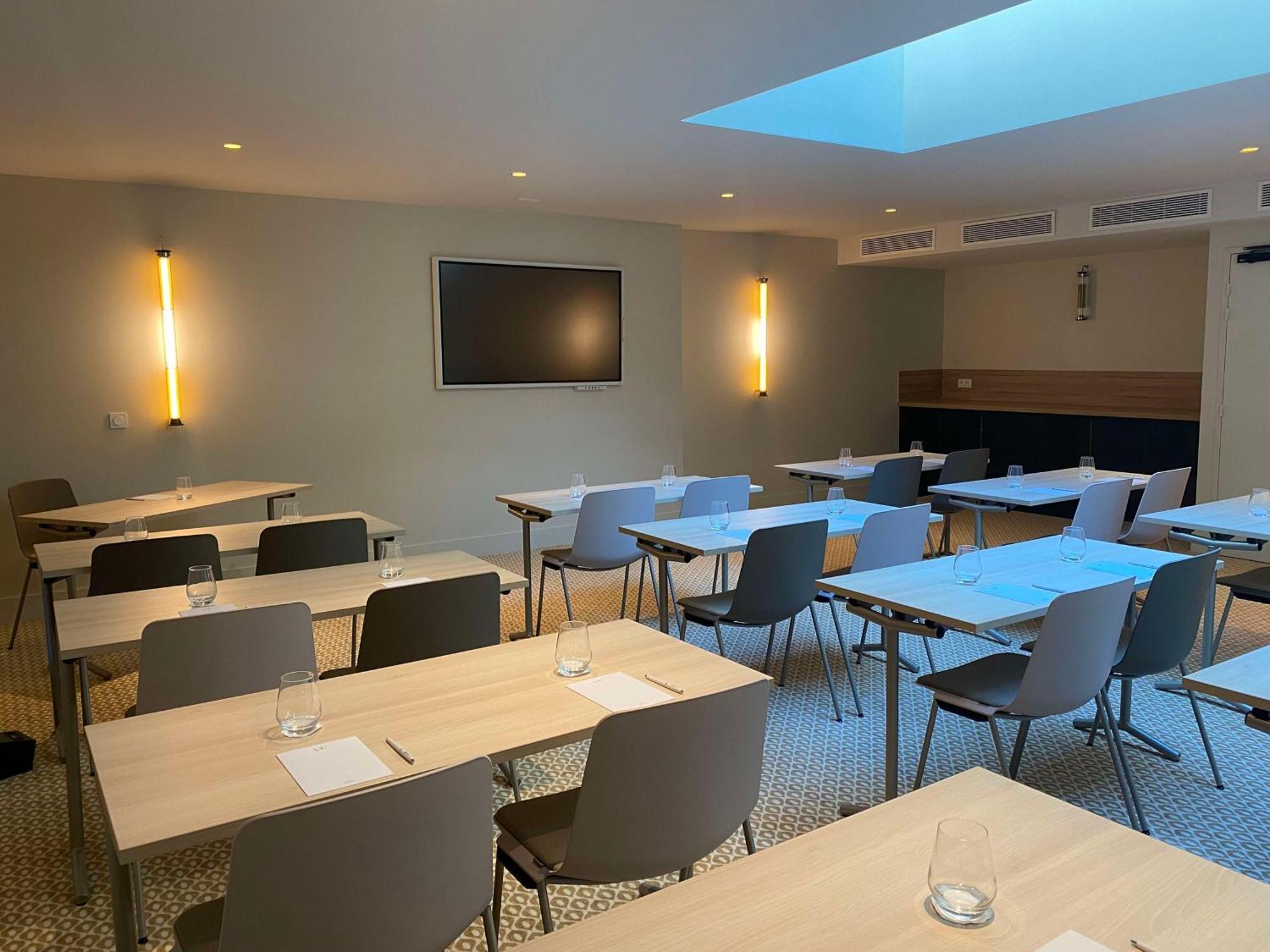 Hotel Yac Paris Clichy, A Member Of Radisson Individuals Ngoại thất bức ảnh