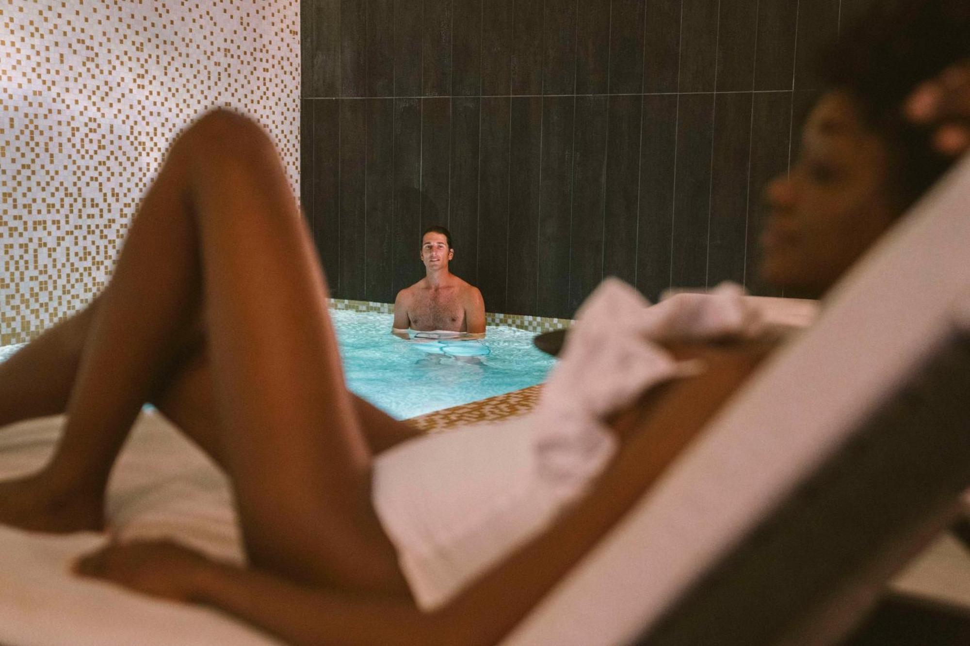 Hotel Yac Paris Clichy, A Member Of Radisson Individuals Ngoại thất bức ảnh