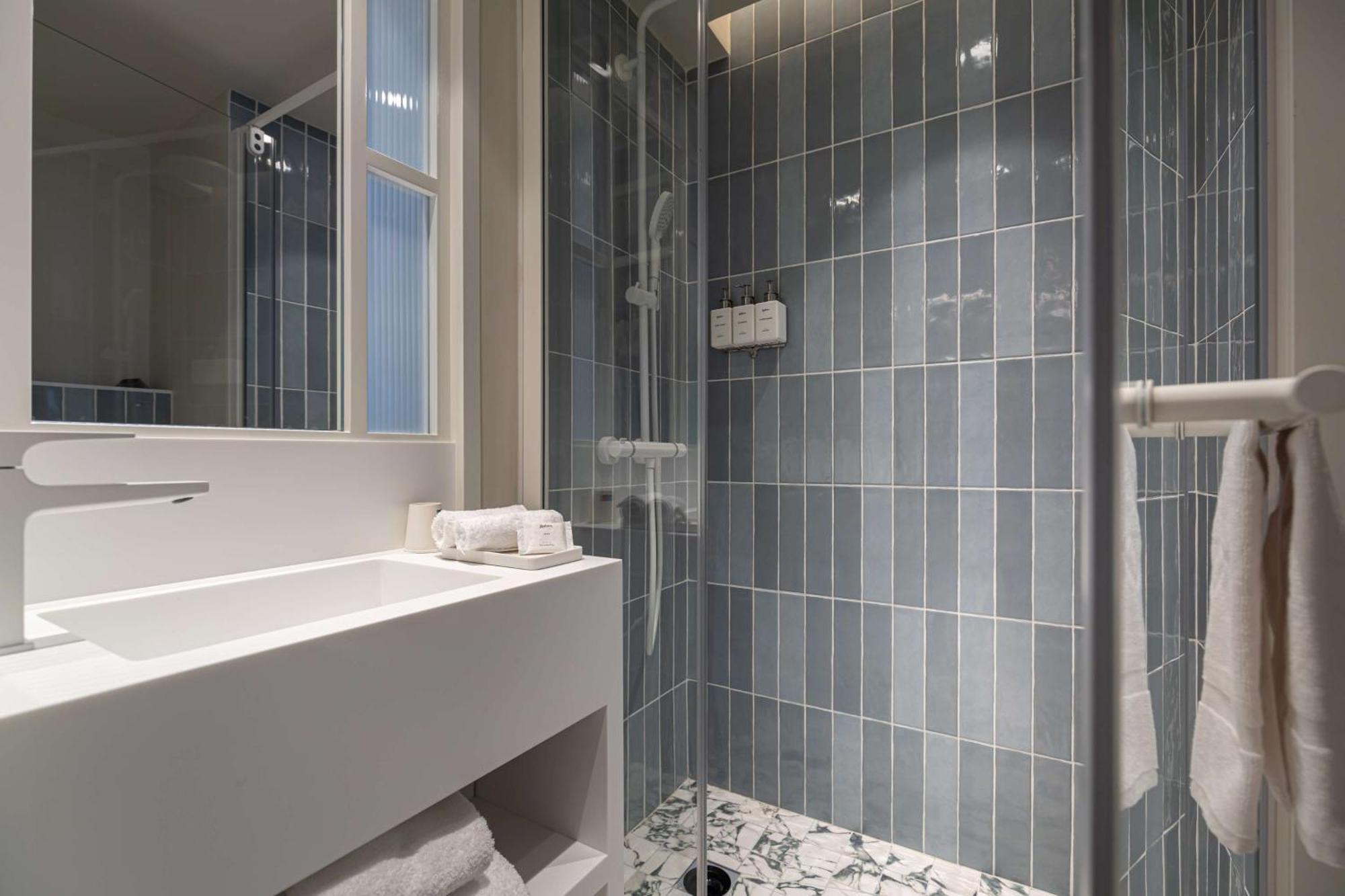 Hotel Yac Paris Clichy, A Member Of Radisson Individuals Ngoại thất bức ảnh